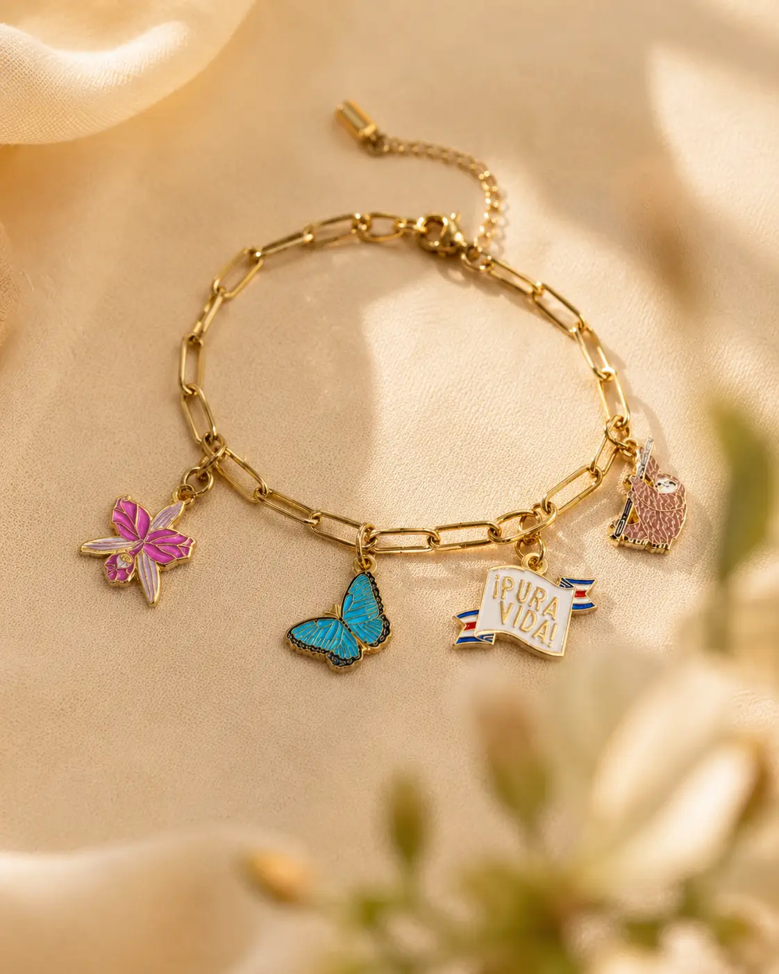 Brazalete con charms esmaltados Gallo Pin